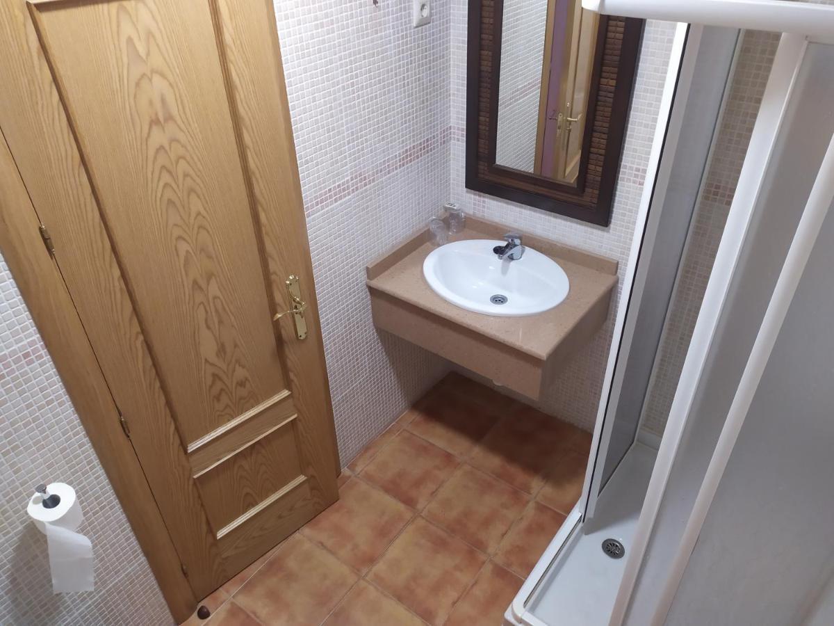 Hostal Restaurante Bustos Villarrubio Экстерьер фото
