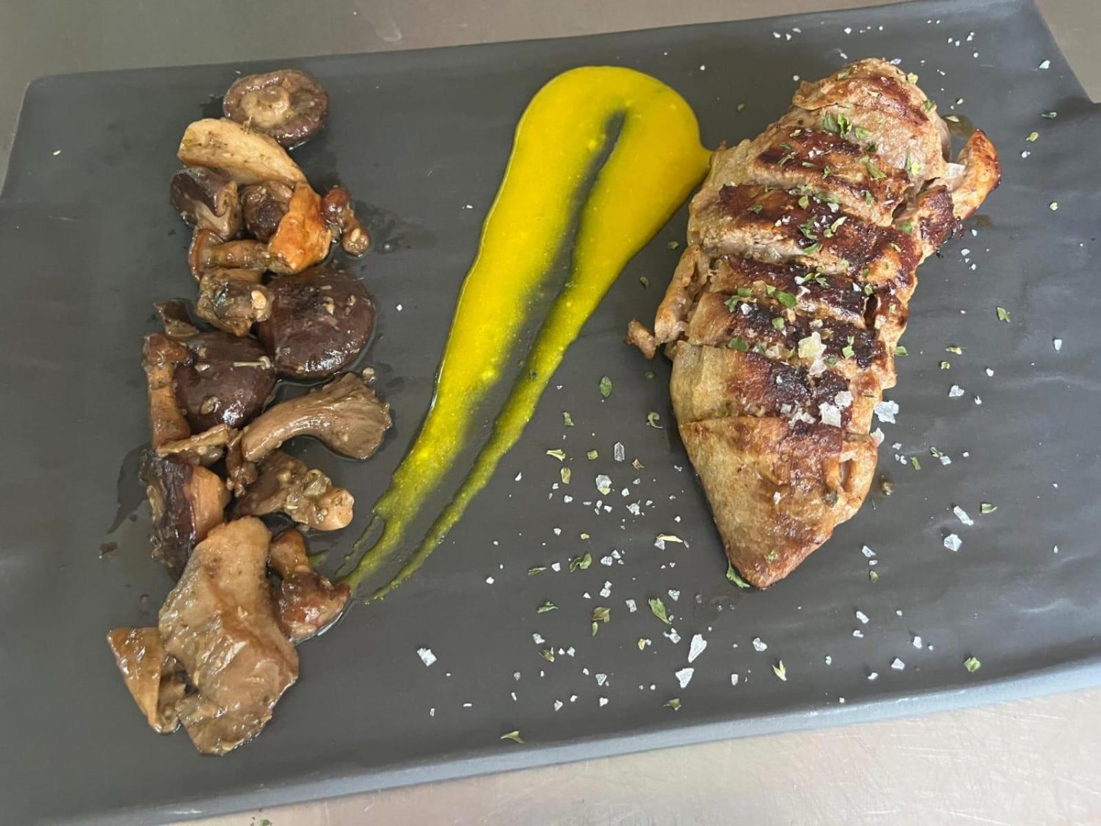 Hostal Restaurante Bustos Villarrubio Экстерьер фото