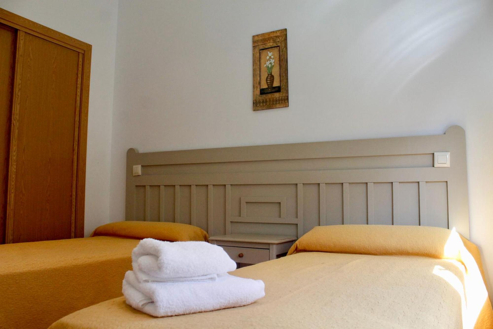 Hostal Restaurante Bustos Villarrubio Экстерьер фото