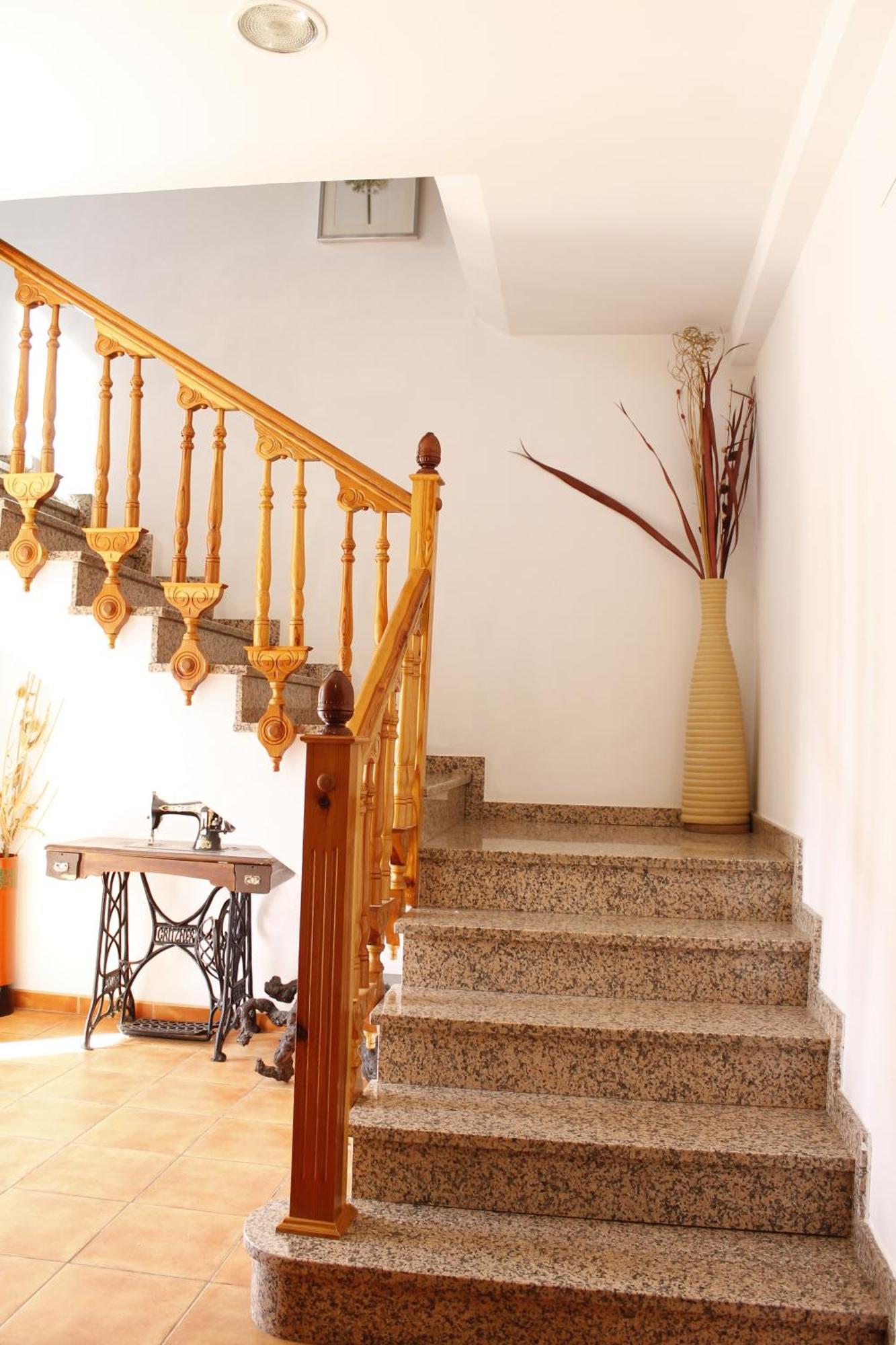 Hostal Restaurante Bustos Villarrubio Экстерьер фото