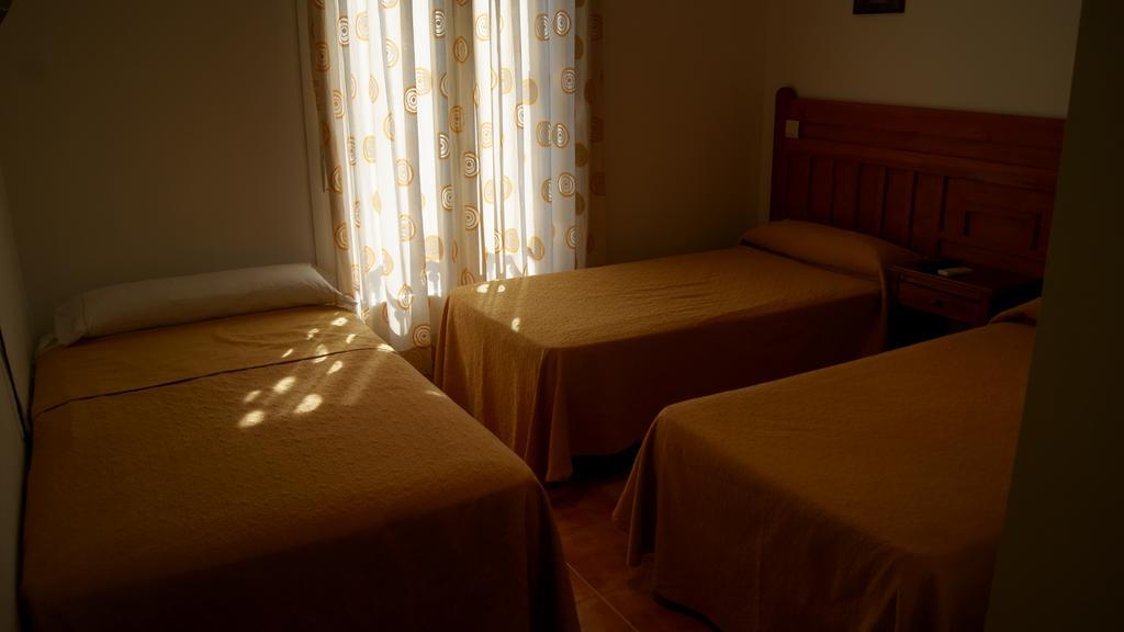 Hostal Restaurante Bustos Villarrubio Экстерьер фото